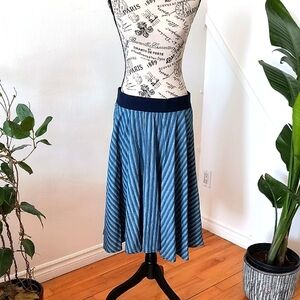Metrowear Blue Striped Women's Midi Skirt. Size XL. Great Condition.